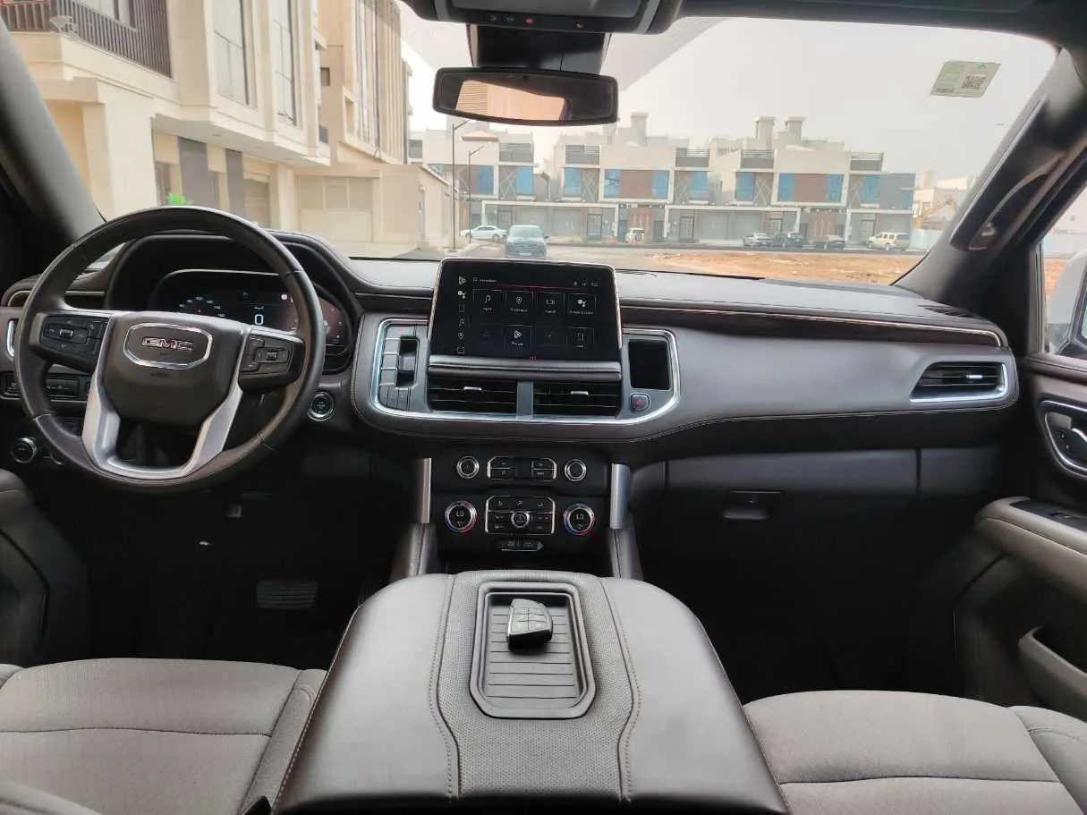 Car image 25