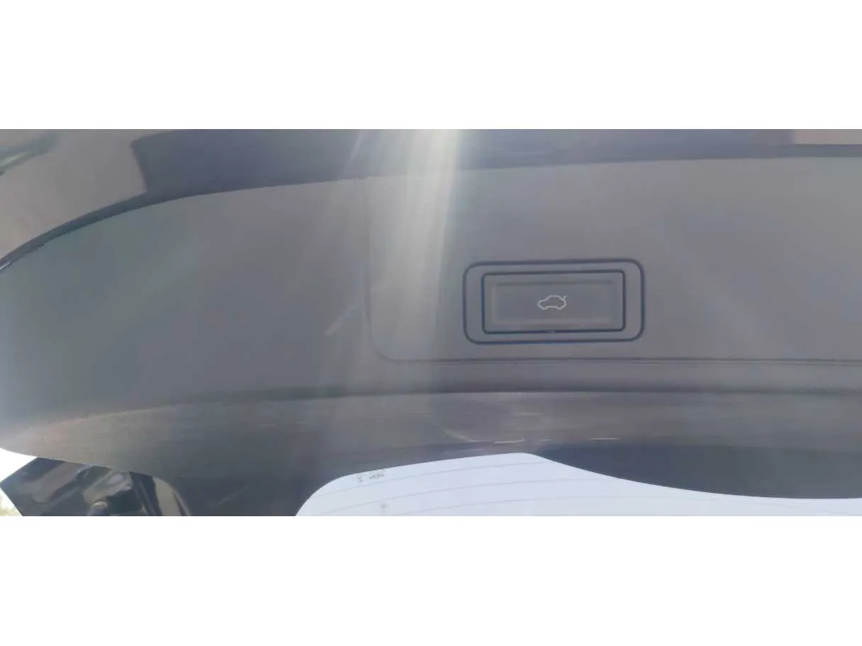 Car image 34