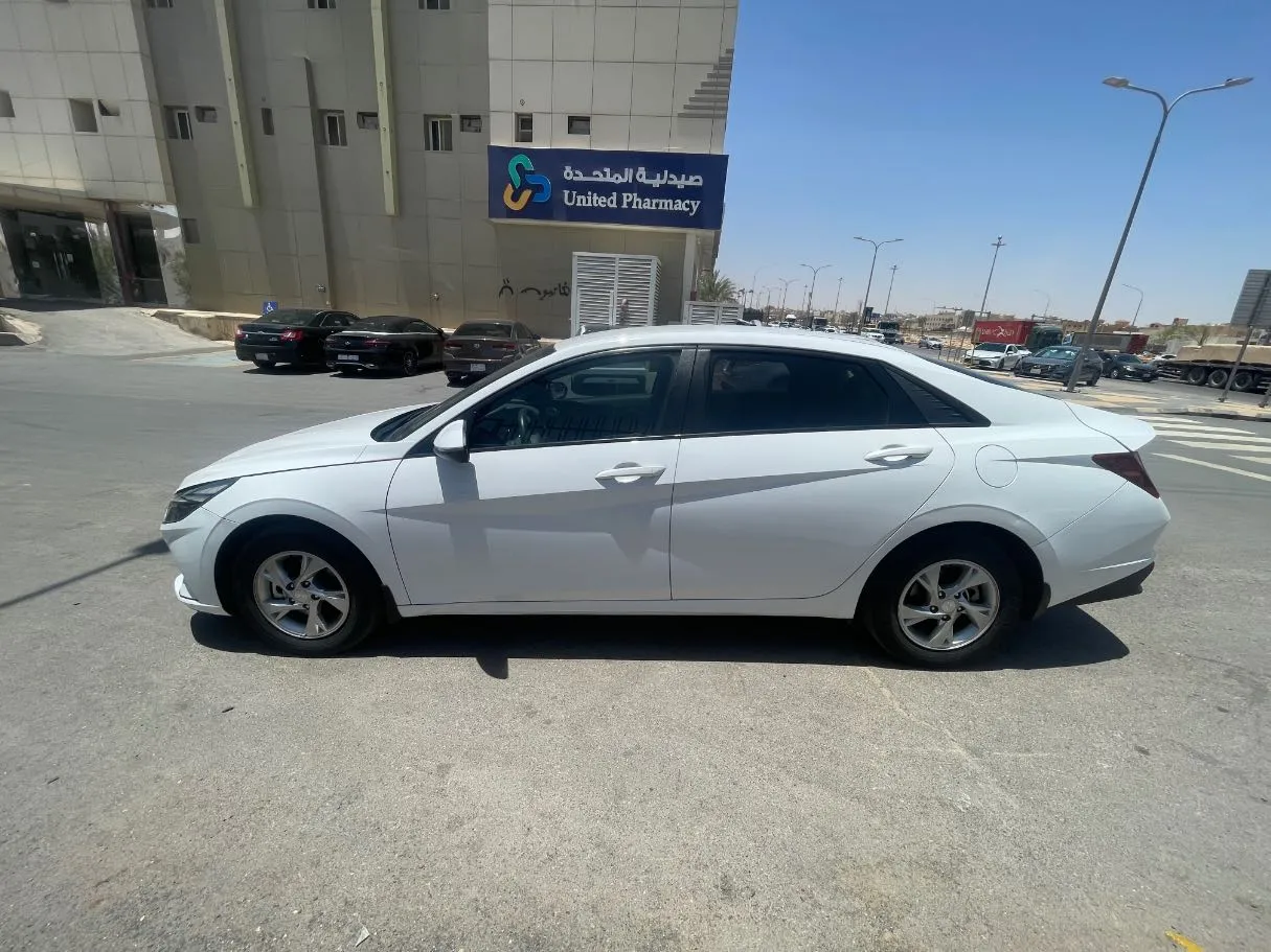 Car image 8