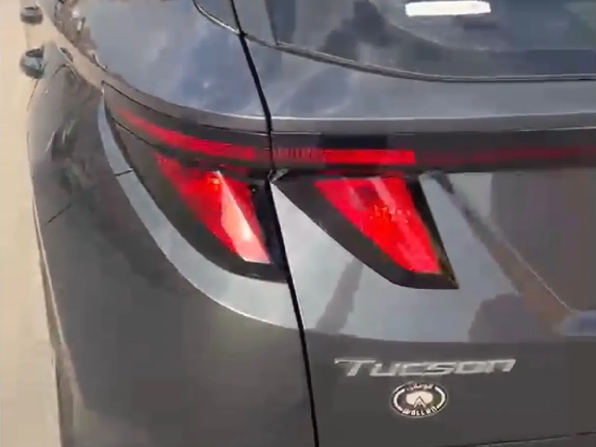 Car image 8