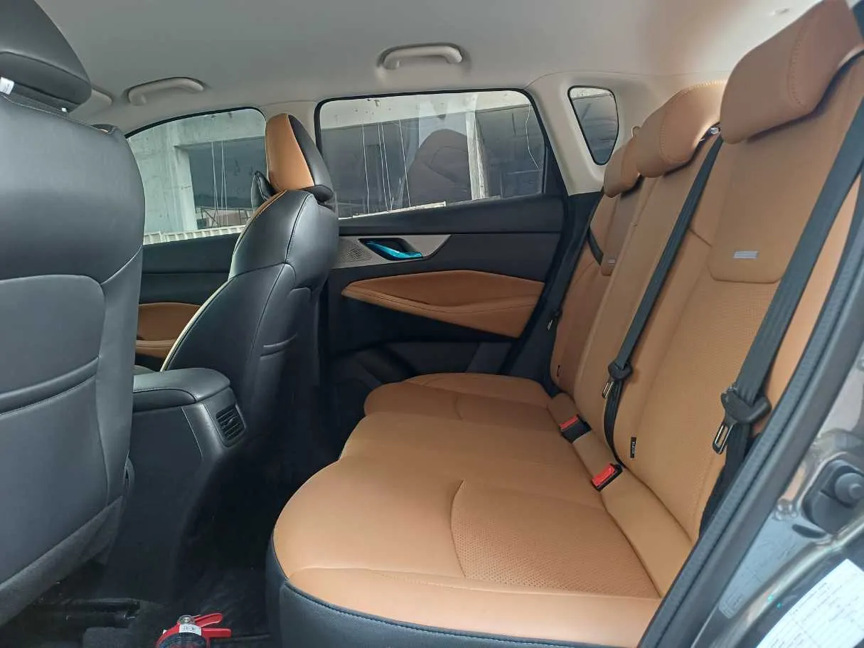 Car image 13
