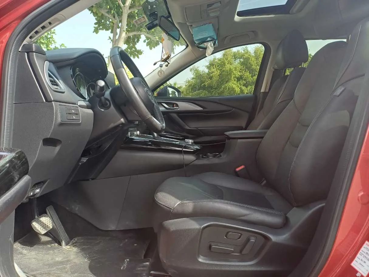 Car image 12