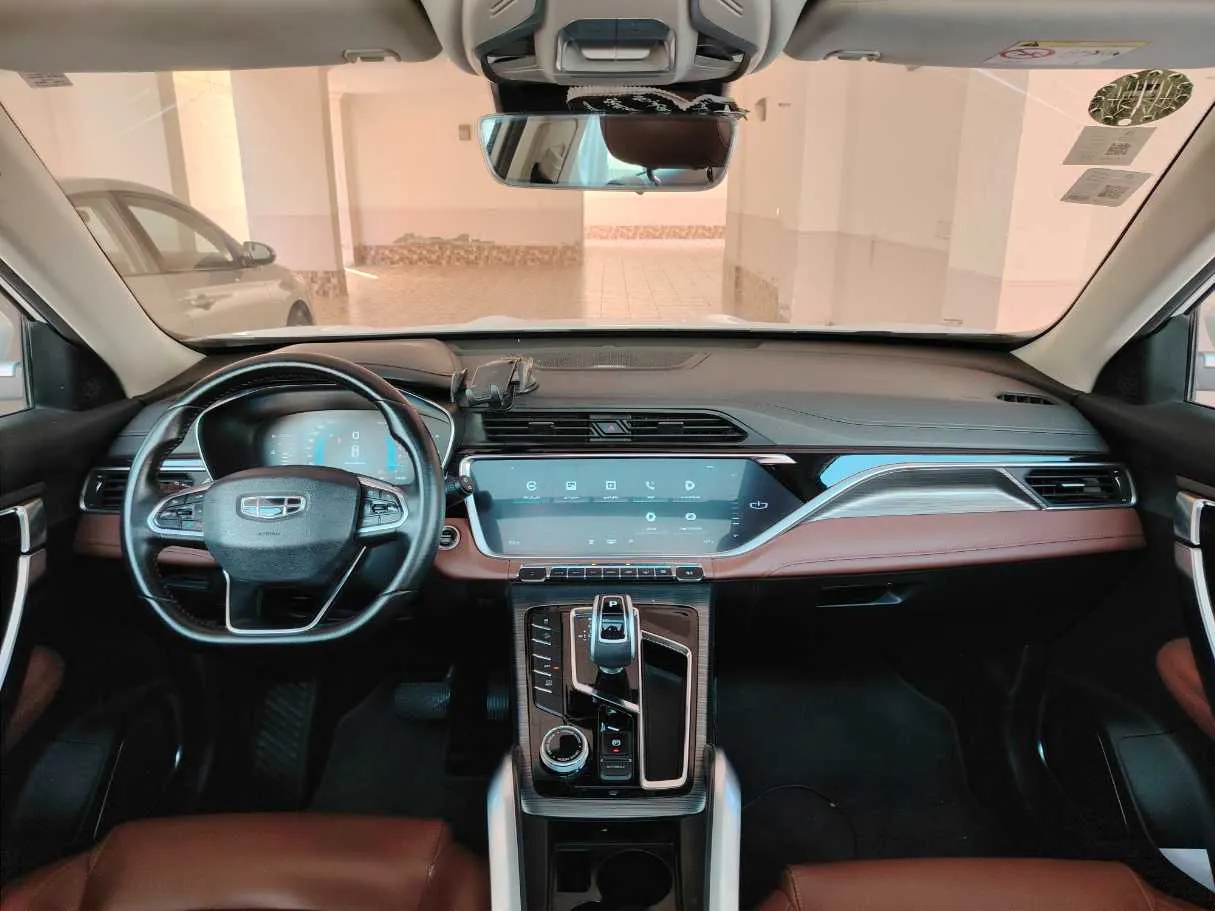 Car image 19