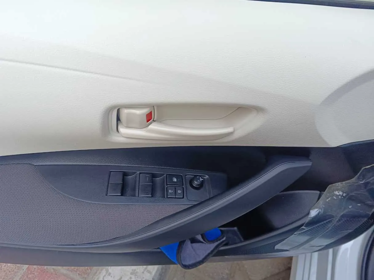 Car image 30