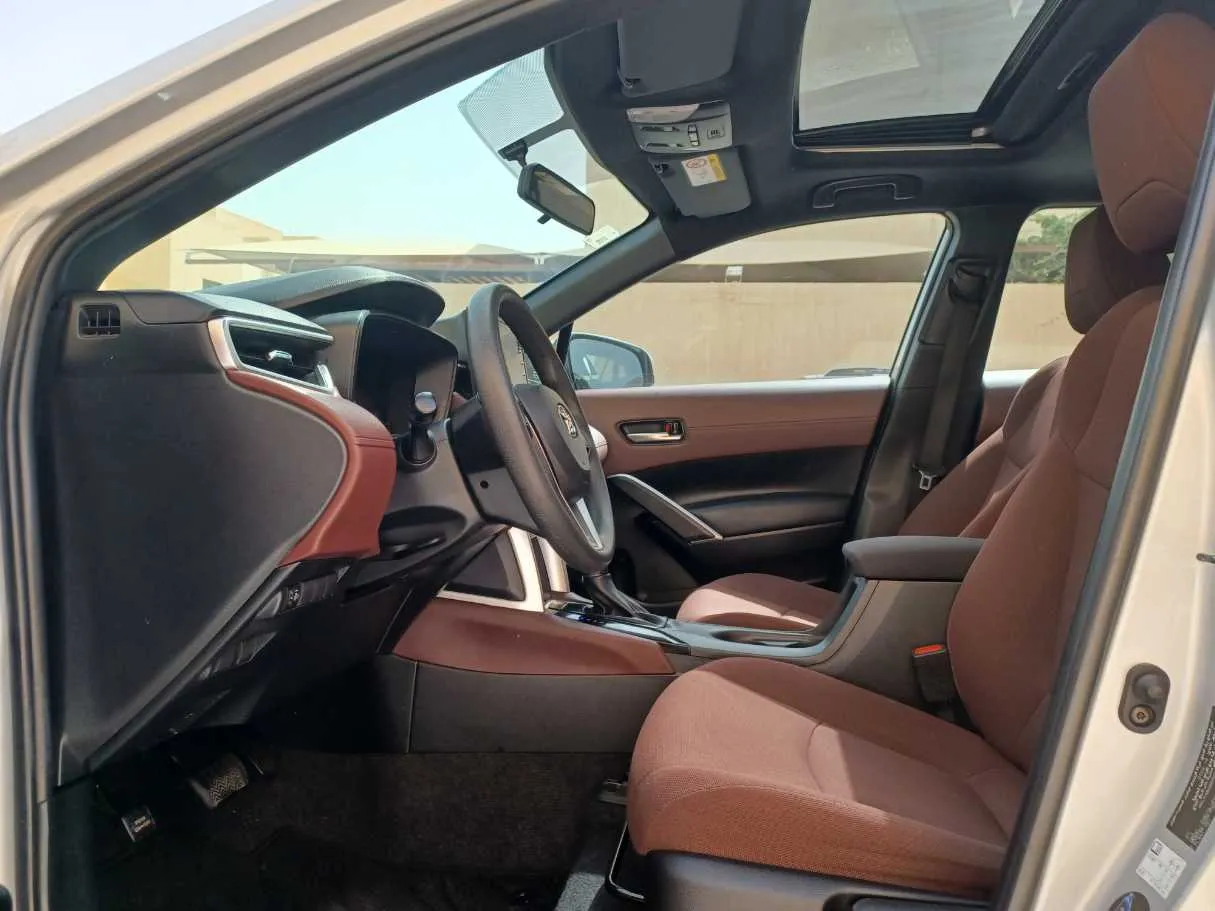 Car image 11