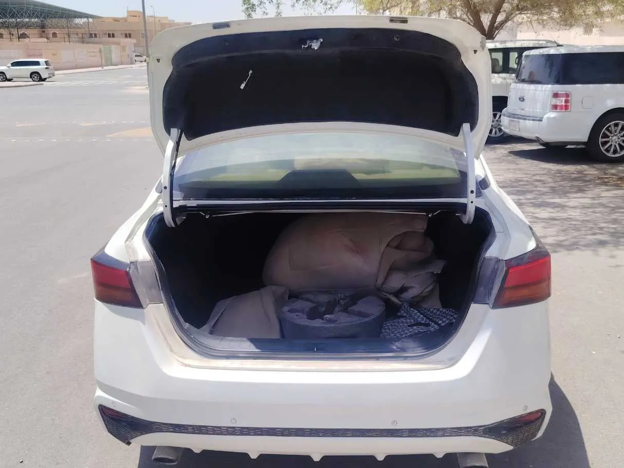 Car image 22