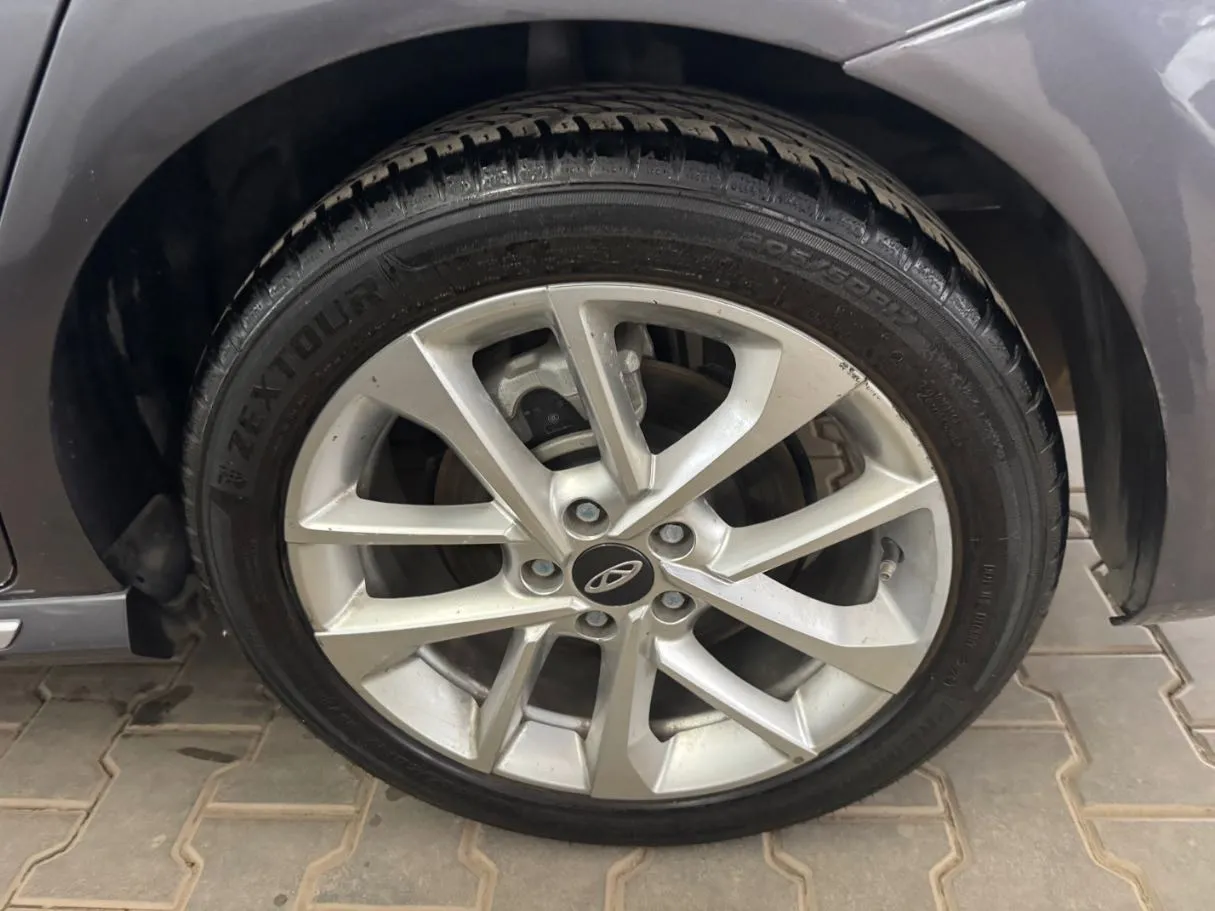 Car image 7