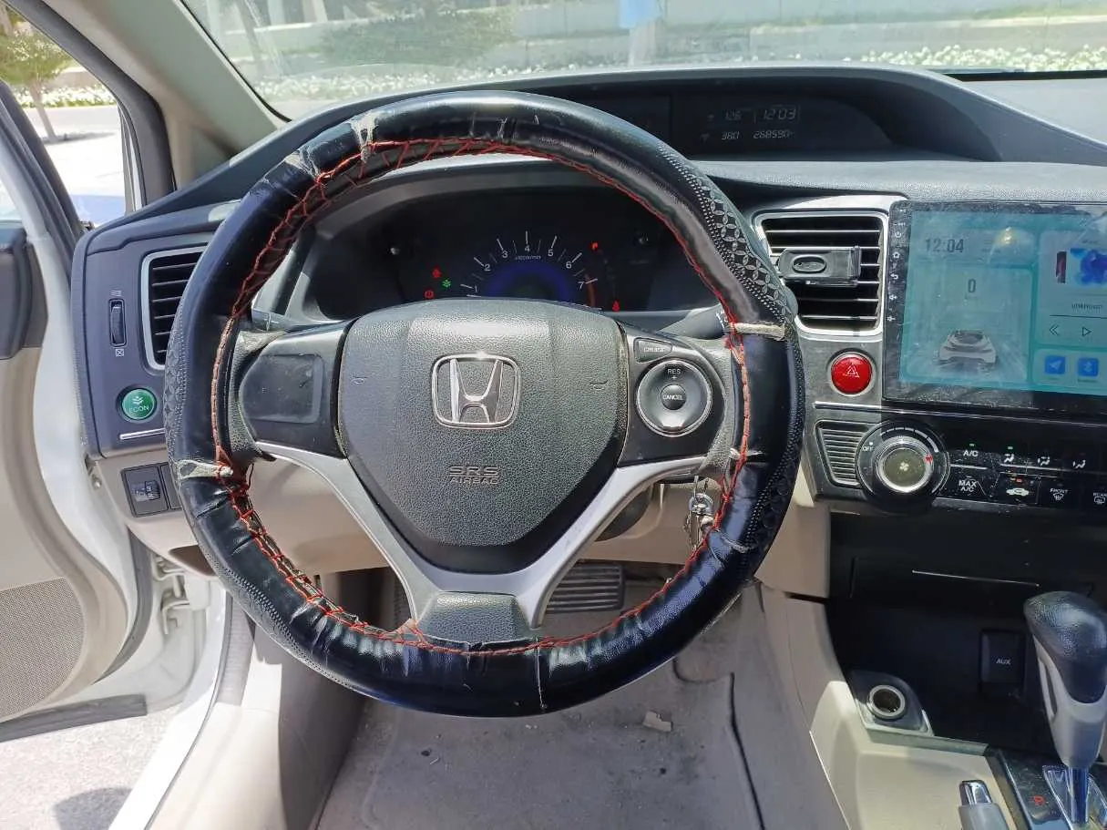 Car image 17