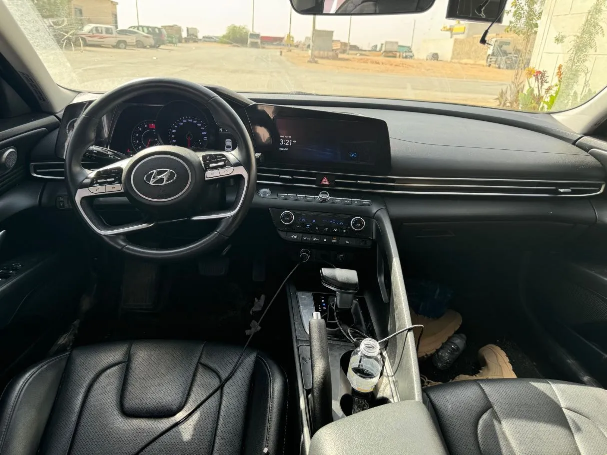 Car image 14