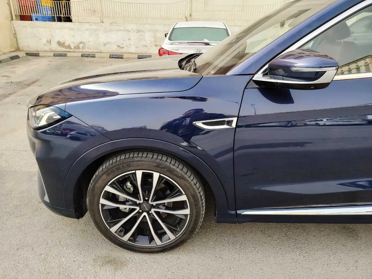 Car image 9