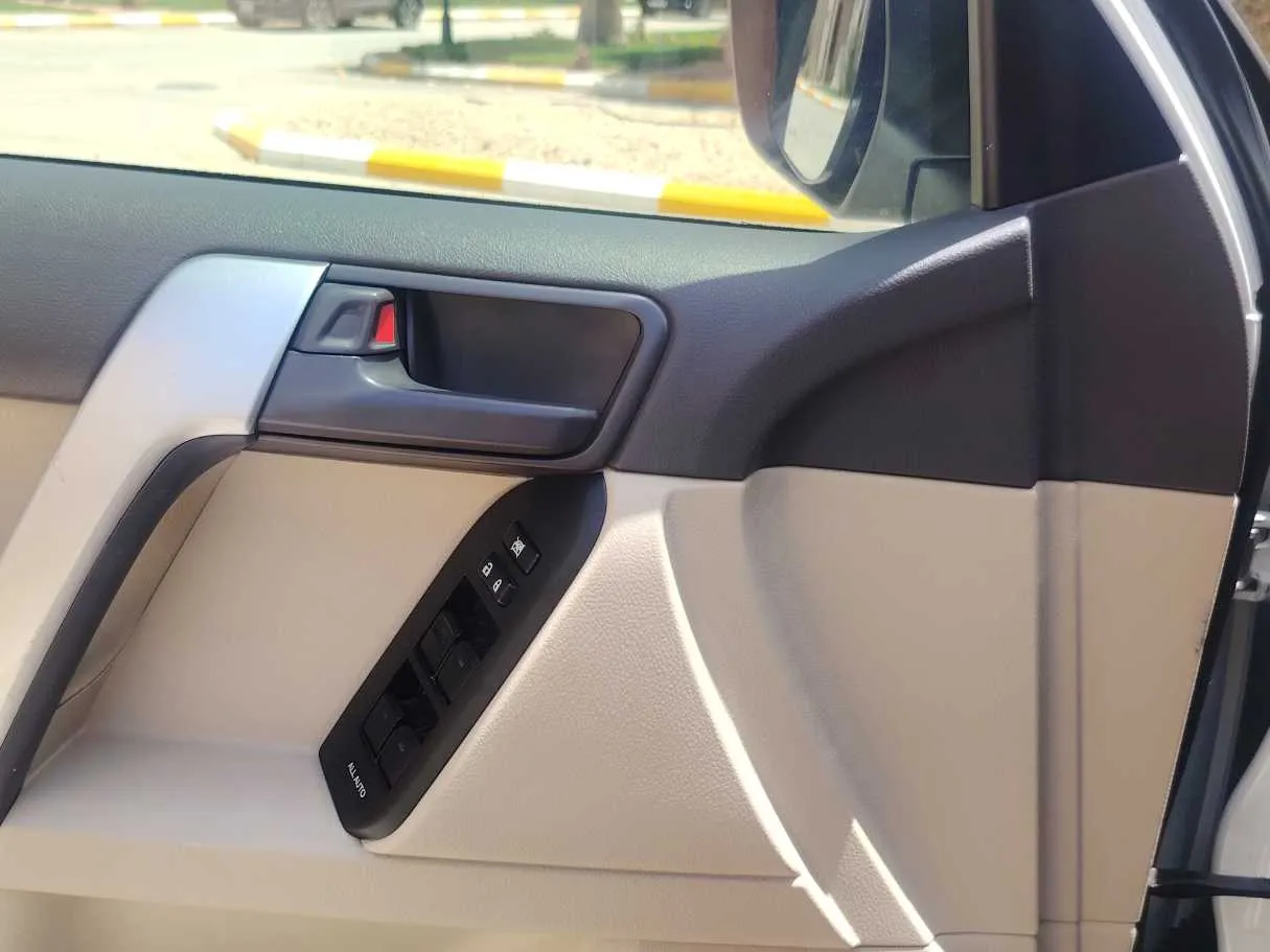 Car image 25