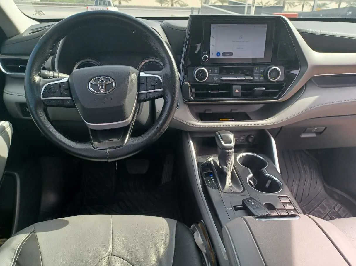 Car image 16