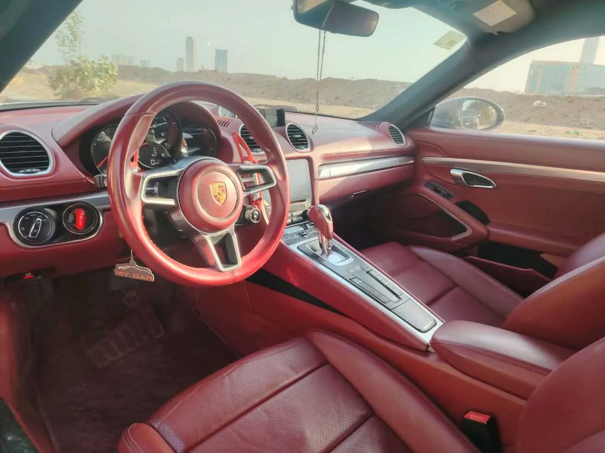 Car image 14