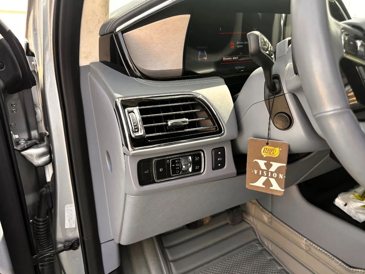 Car image 29
