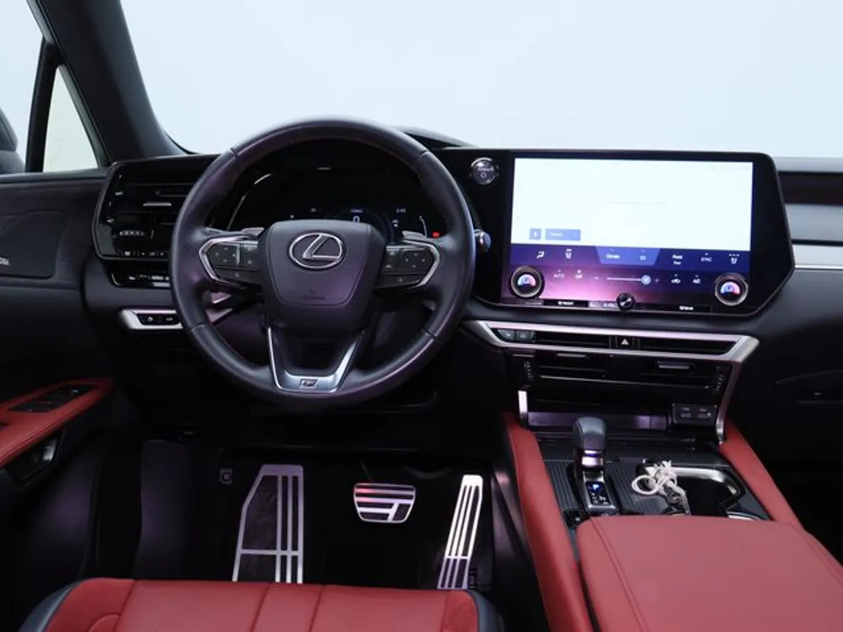 Car image 15