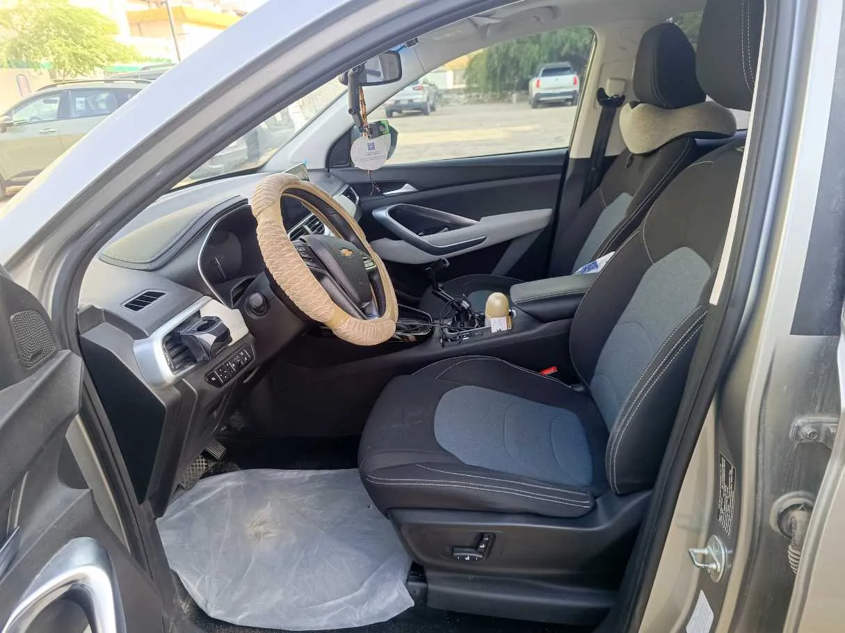 Car image 14