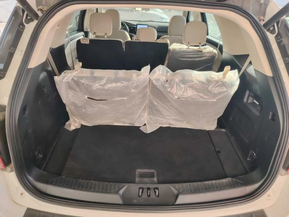 Car image 32