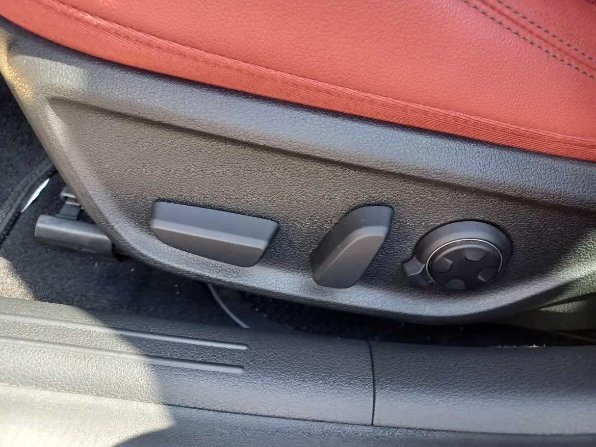 Car image 23