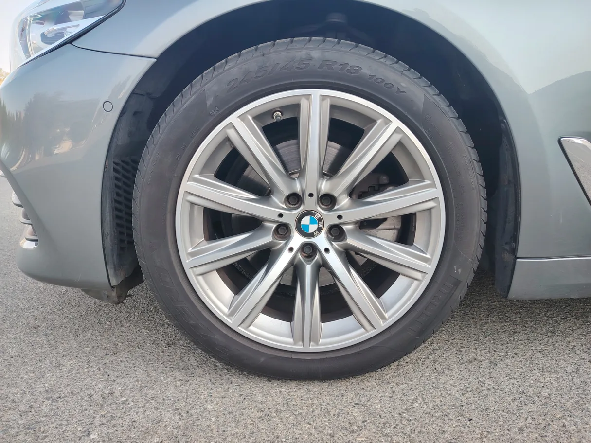Car image 9
