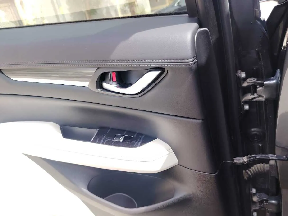 Car image 26
