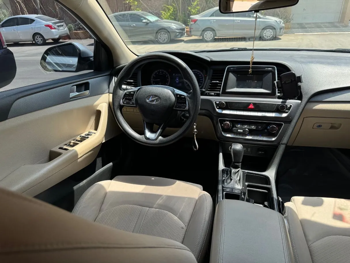 Car image 17