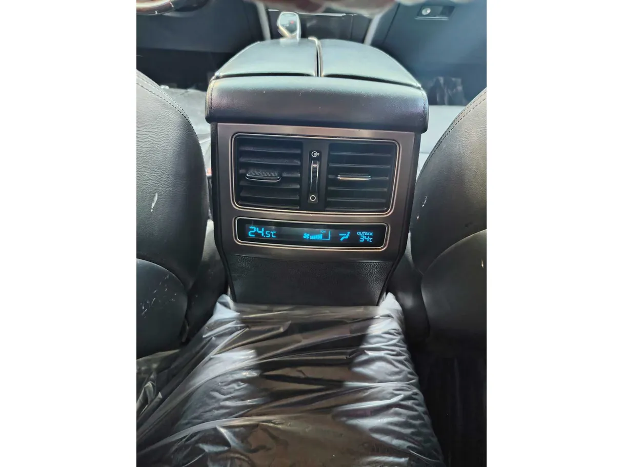 Car image 26