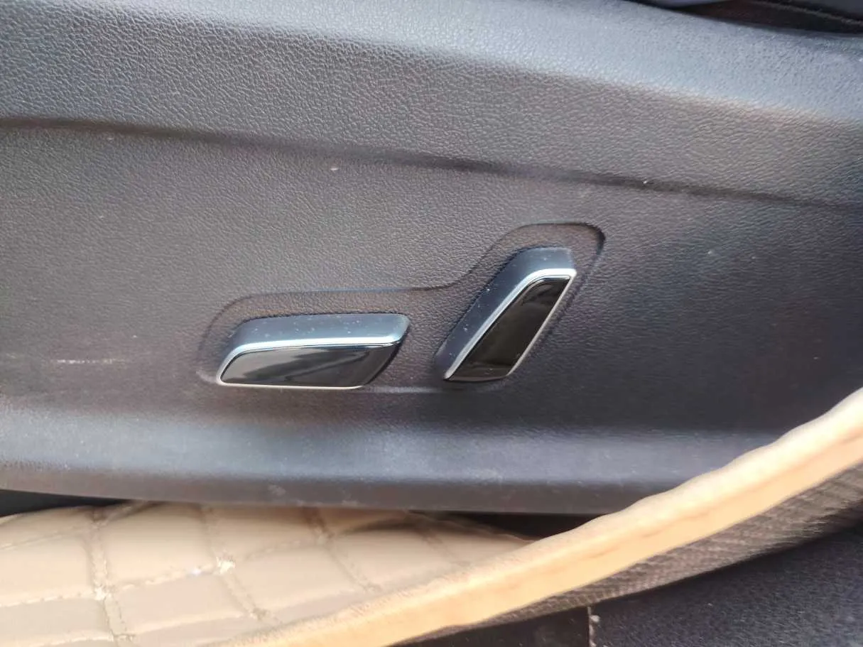 Car image 29