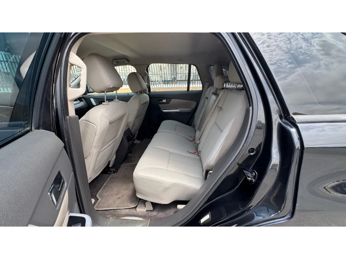Car image 12