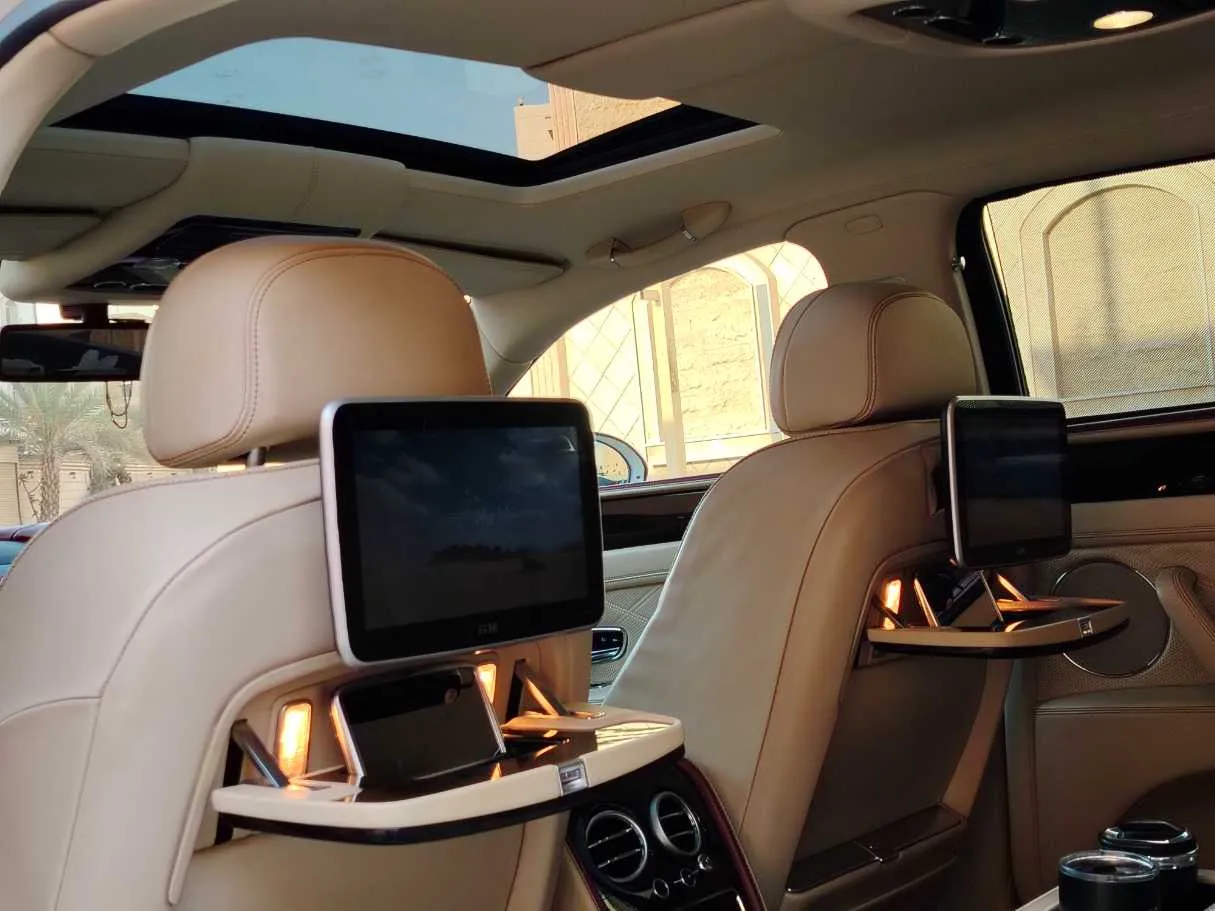 Car image 17
