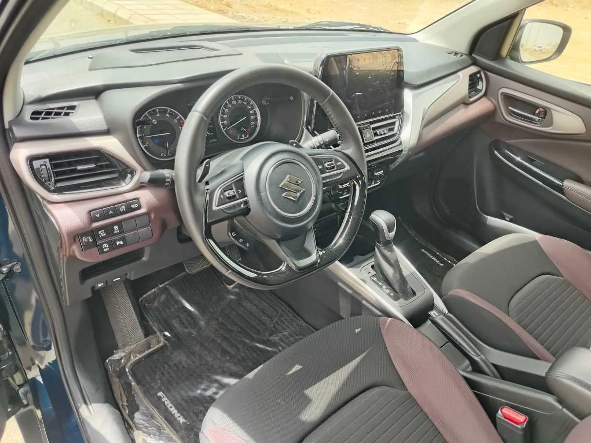 Car image 12