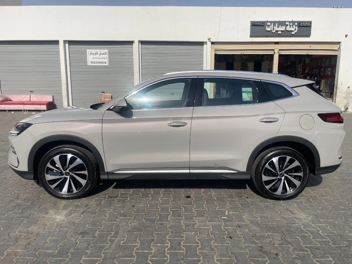 Car image 8