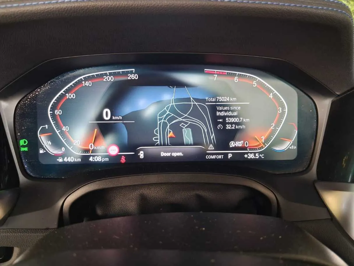 Car image 23