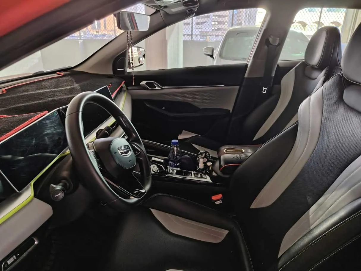Car image 8
