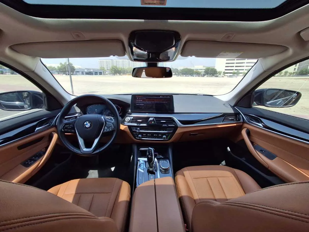 Car image 19