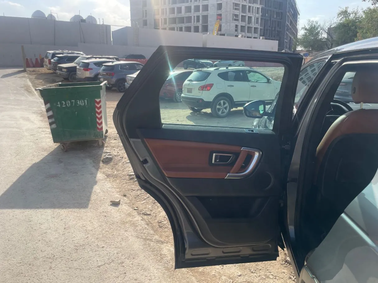 Car image 15
