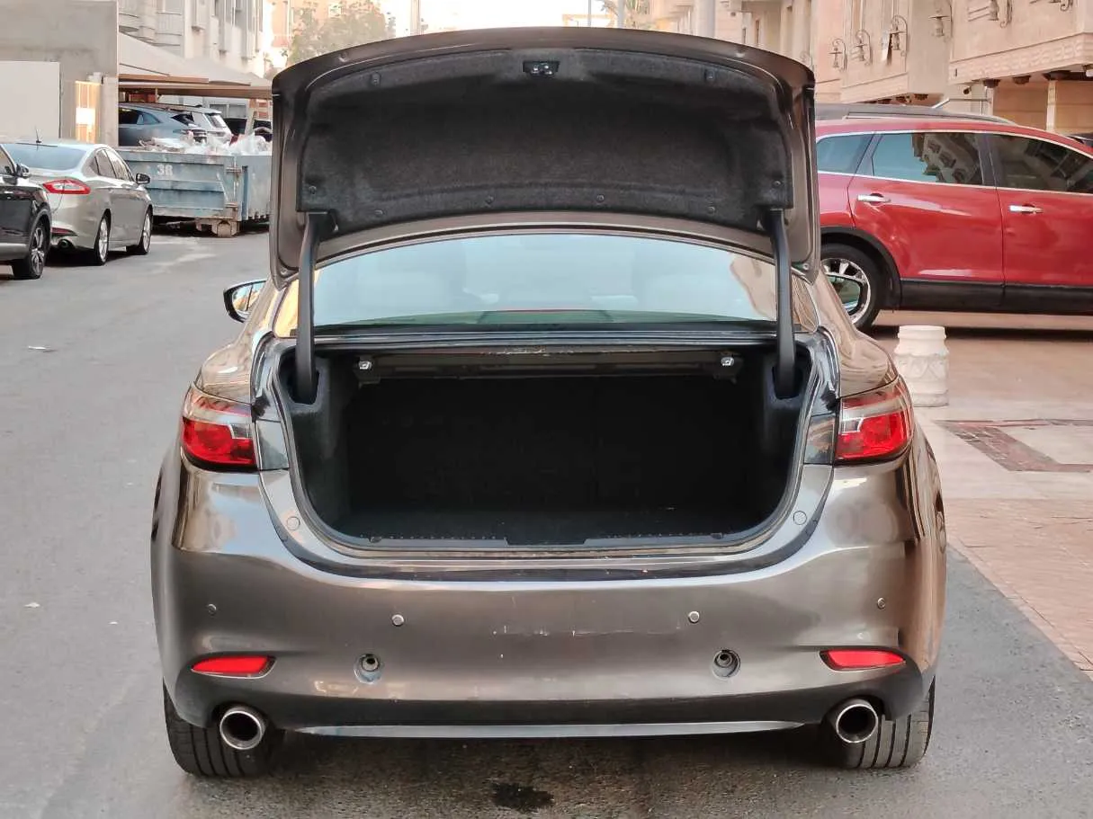 Car image 26