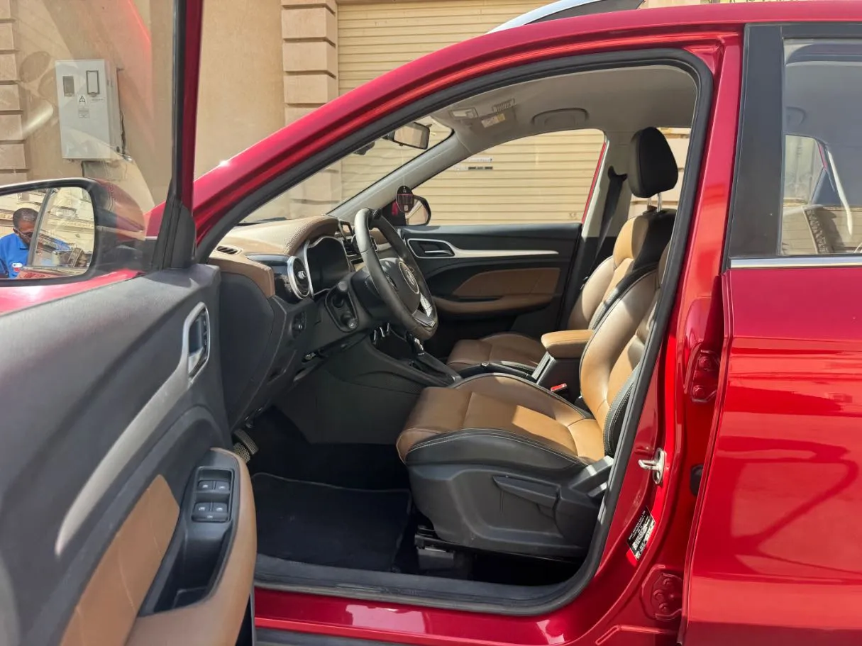 Car image 11
