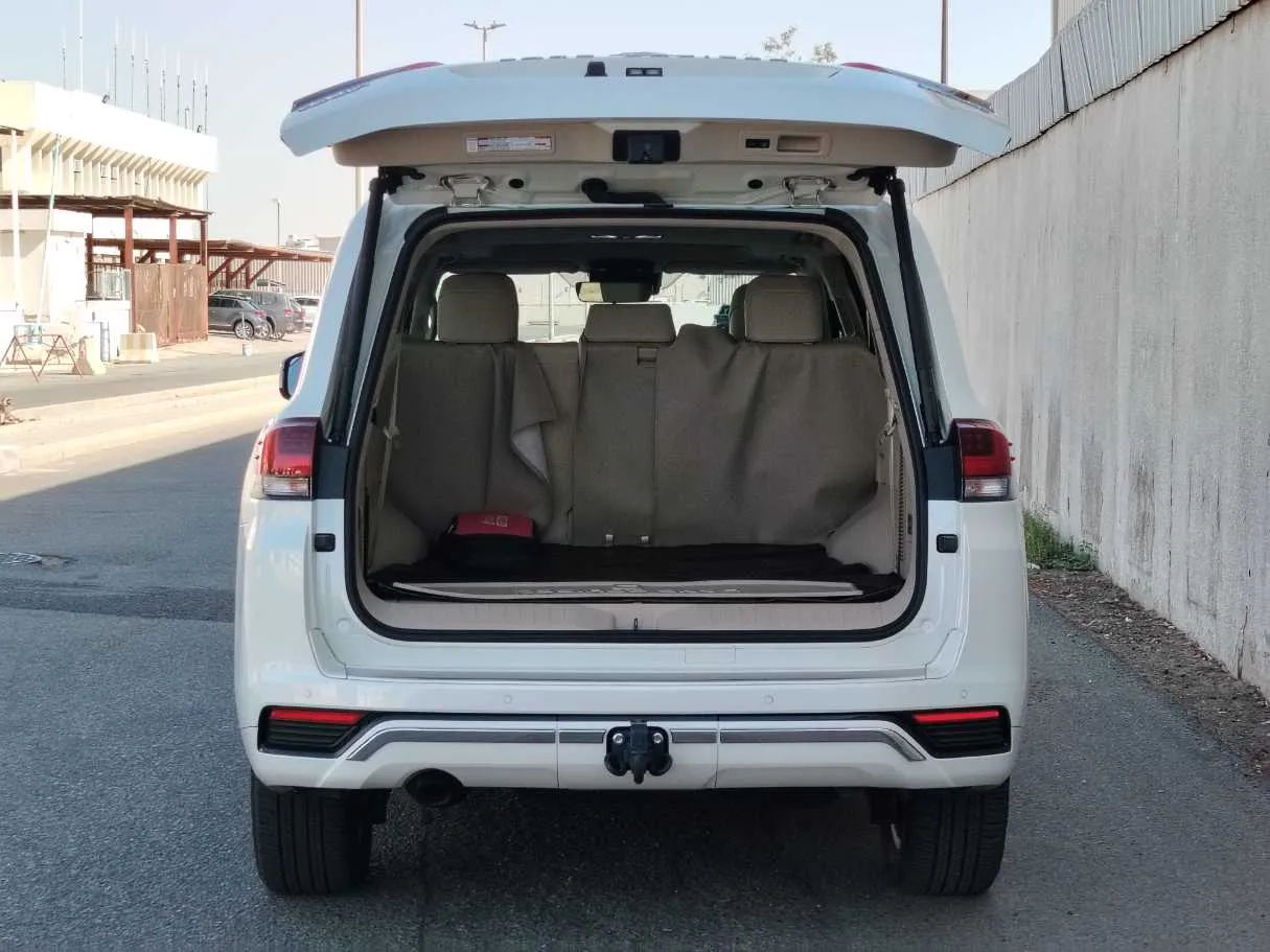 Car image 28