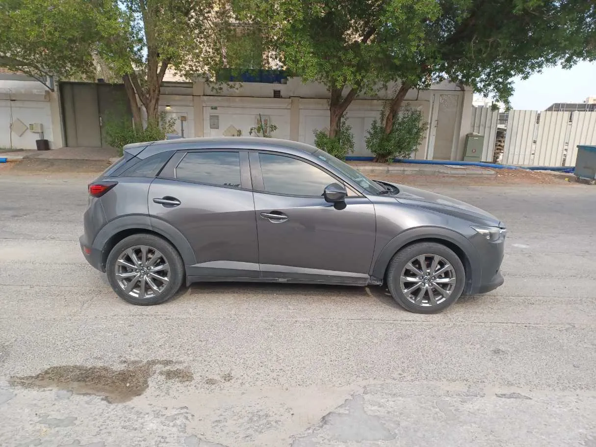 Car image 4