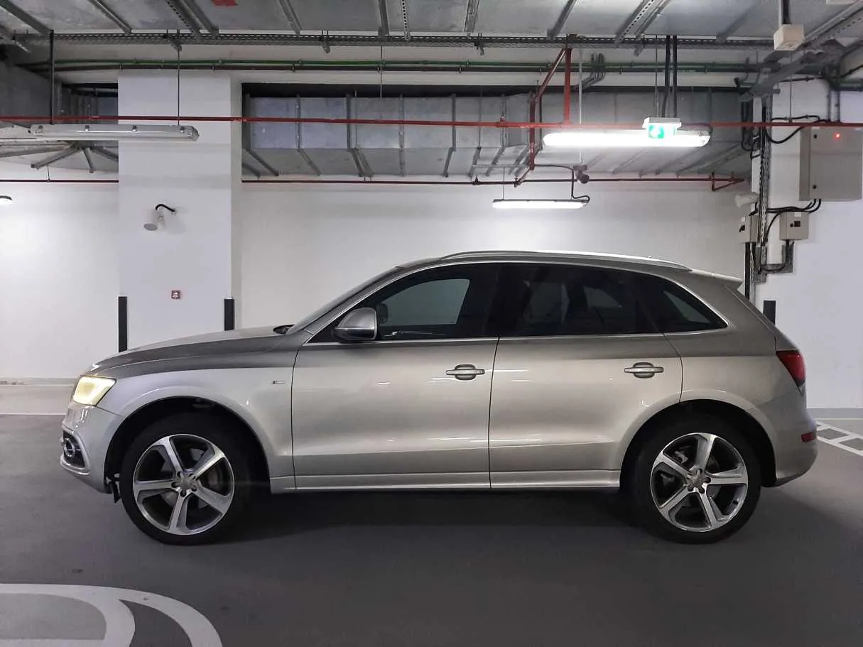 Car image 4