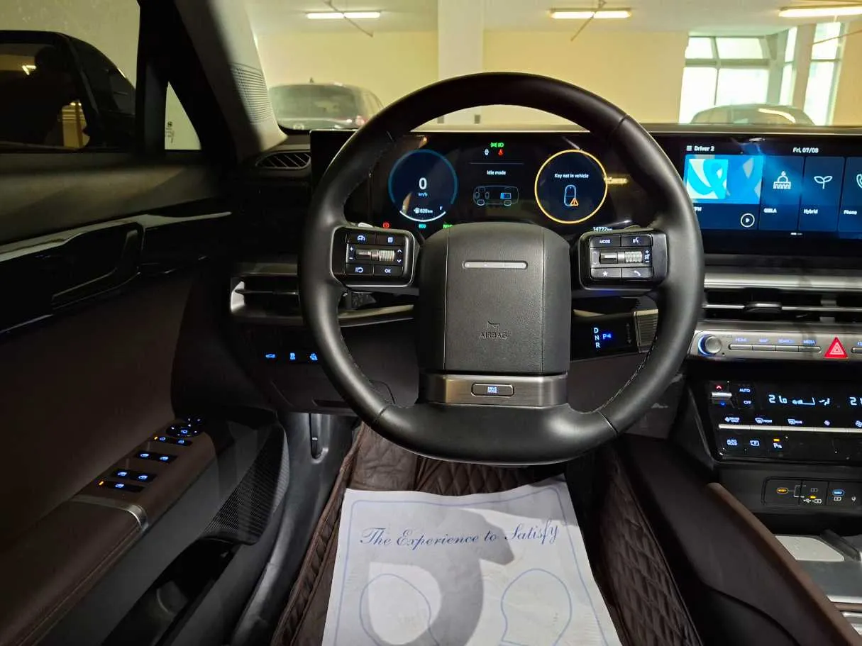 Car image 12