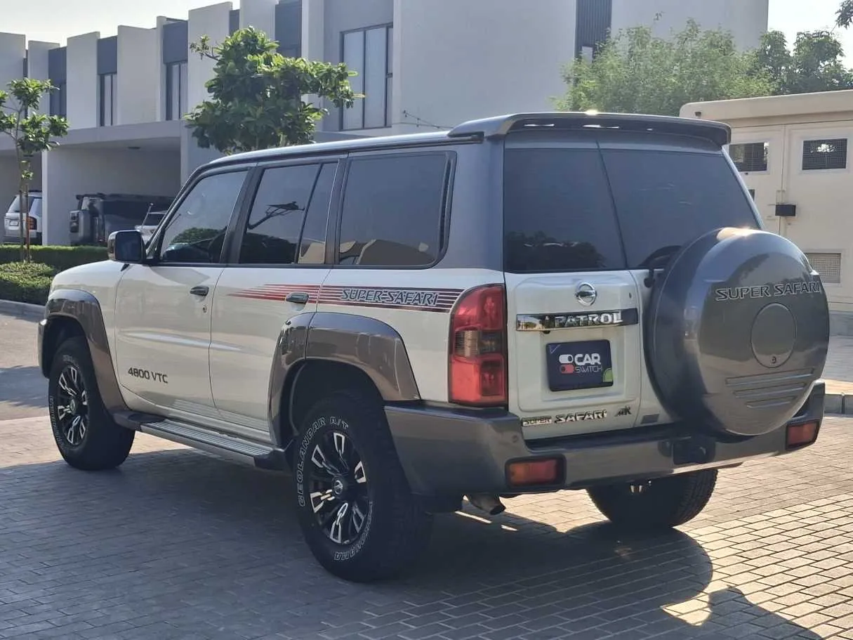Car image 7