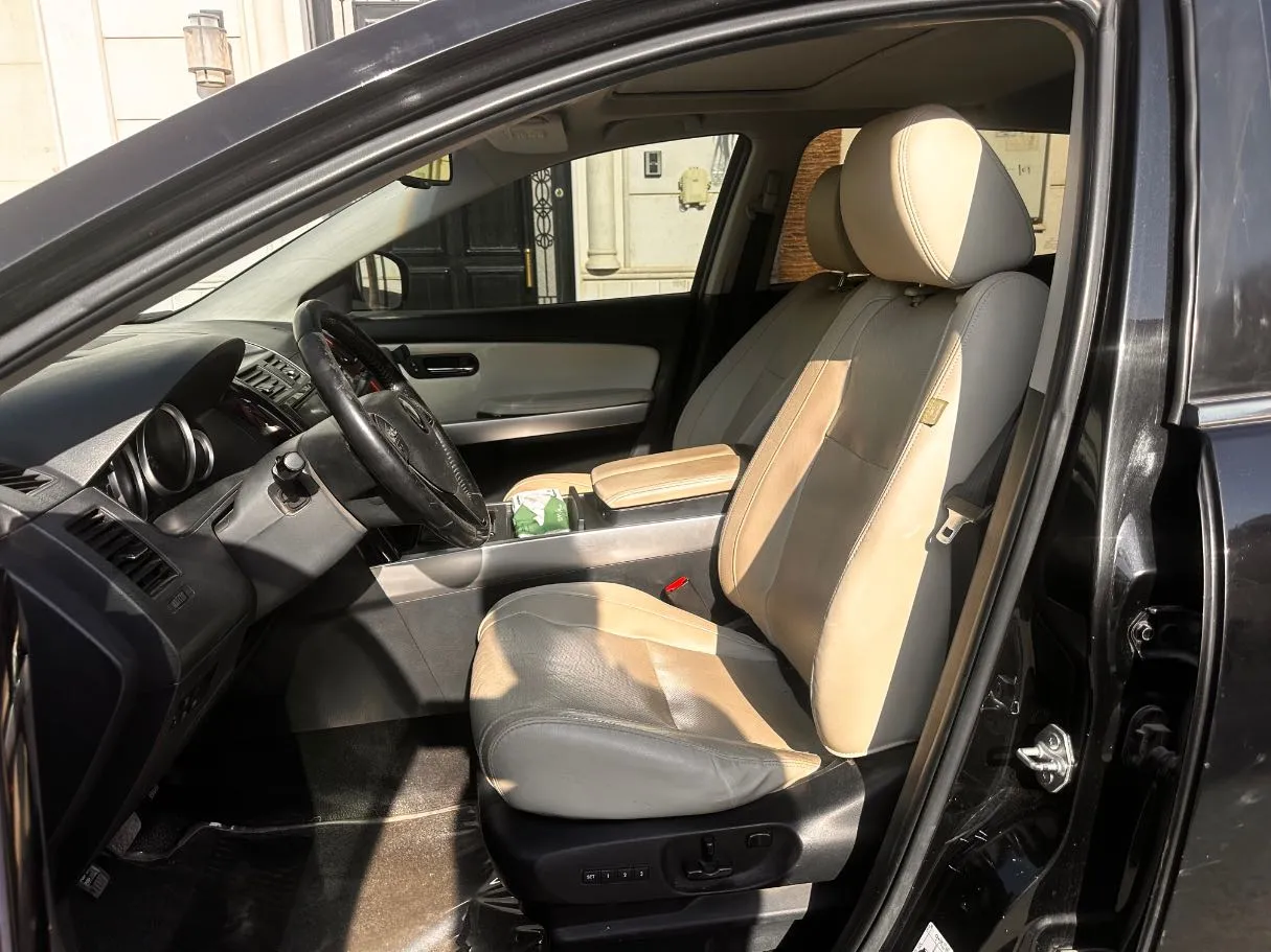 Car image 12