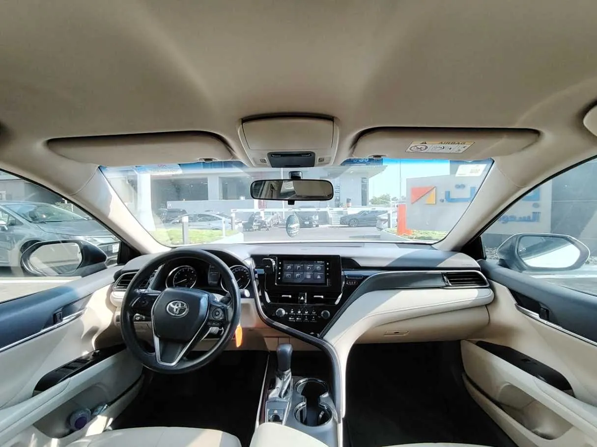 Car image 17