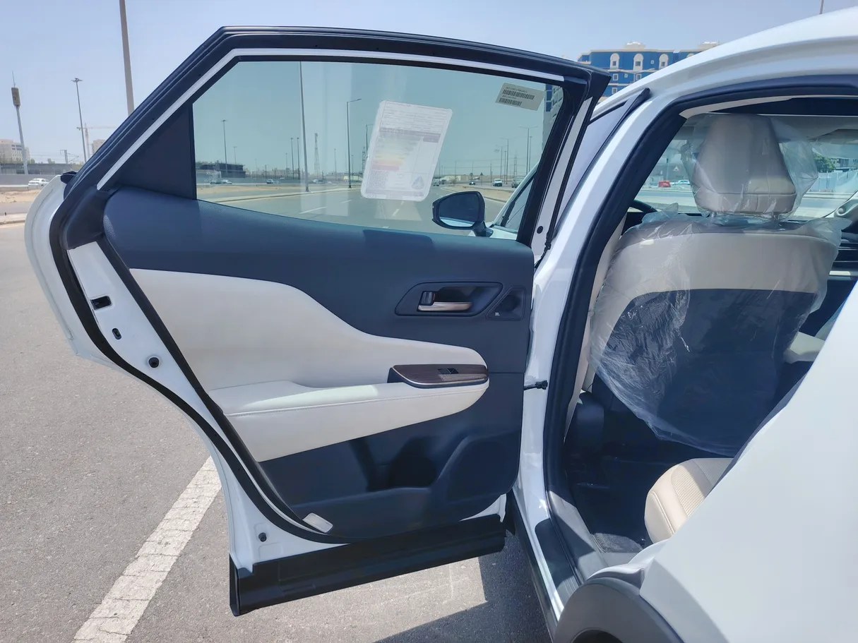 Car image 14