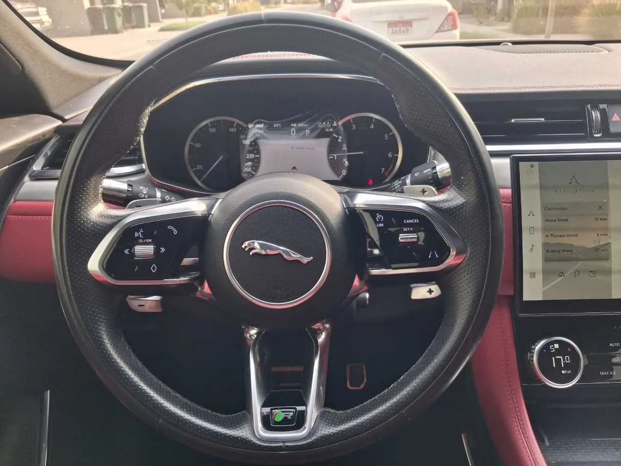 Car image 16
