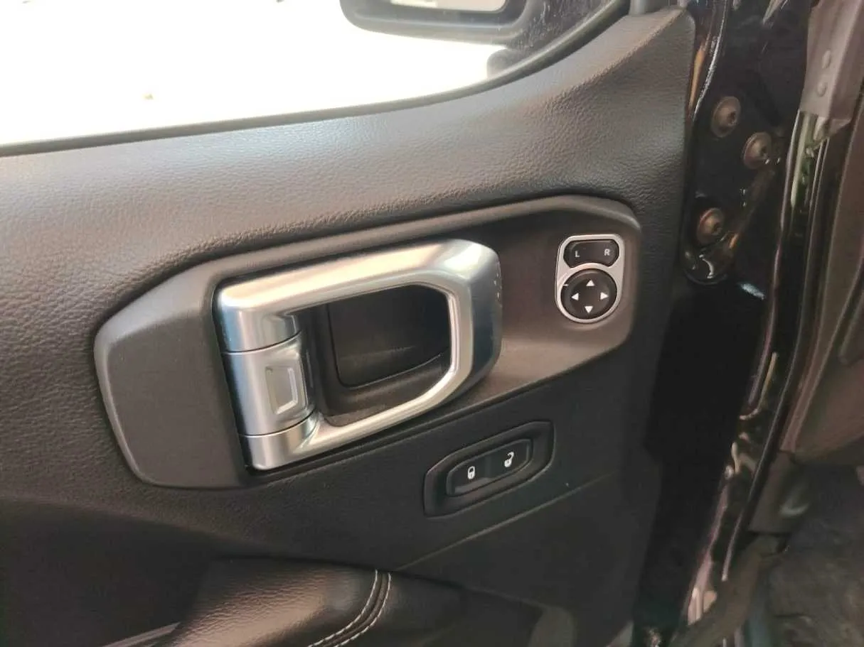 Car image 42