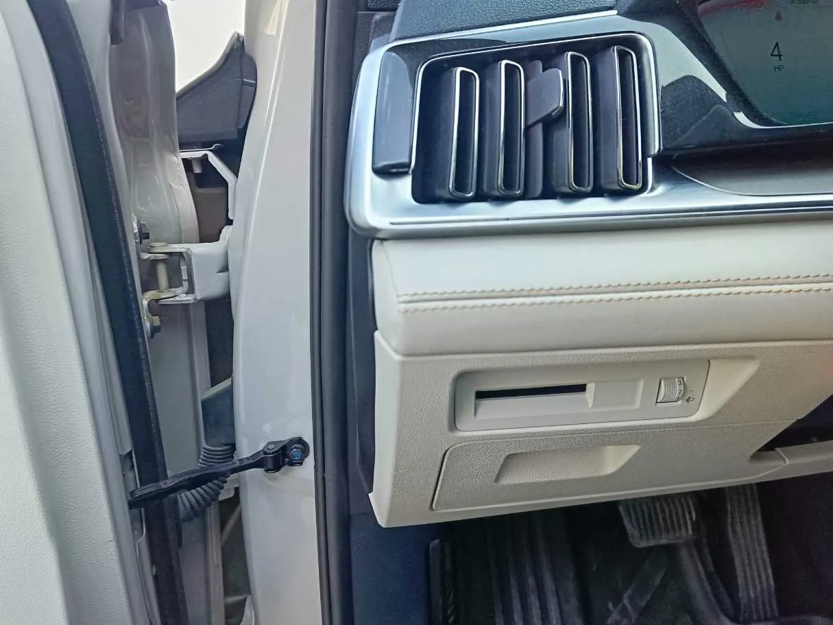 Car image 35
