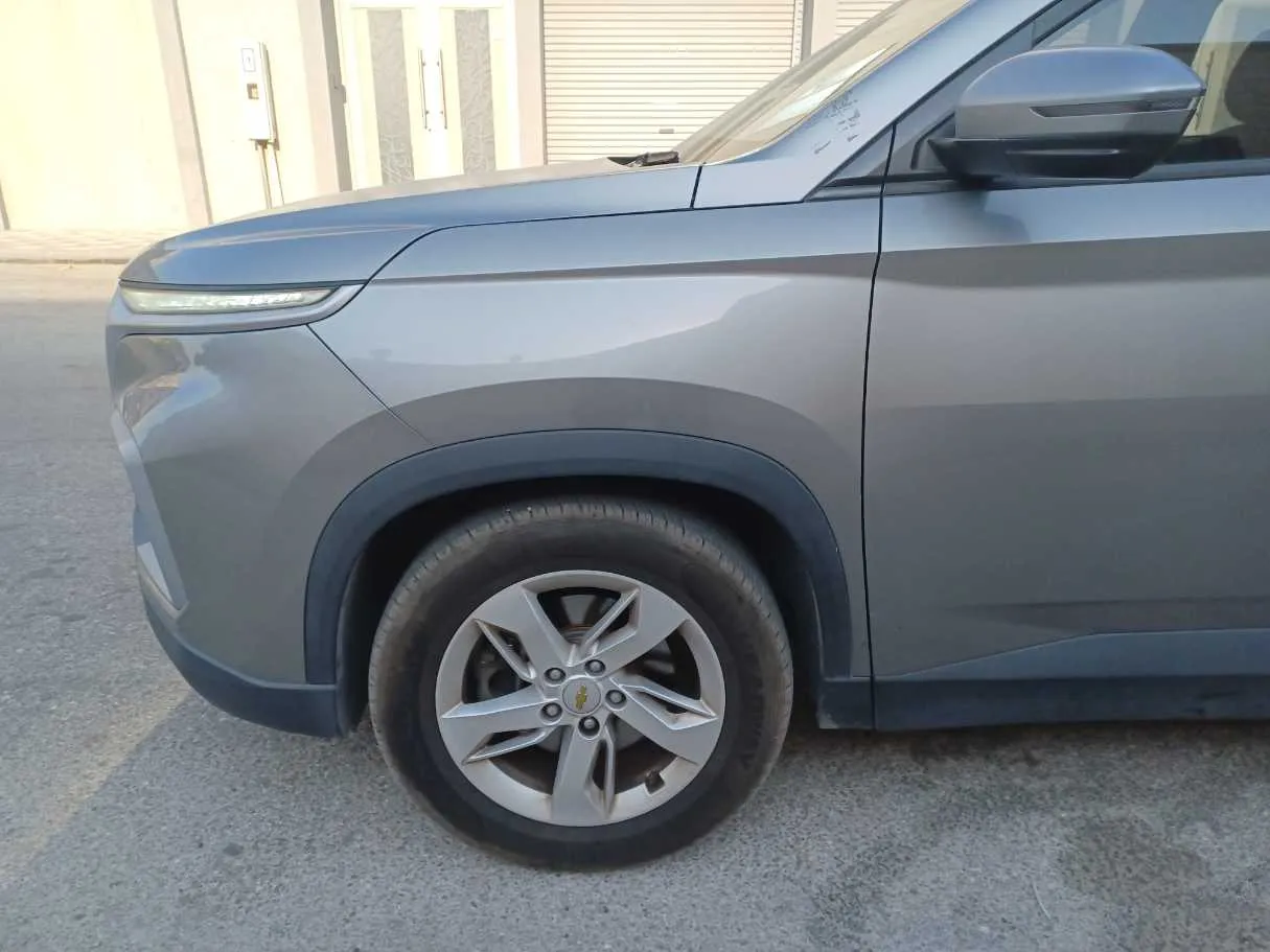 Car image 9