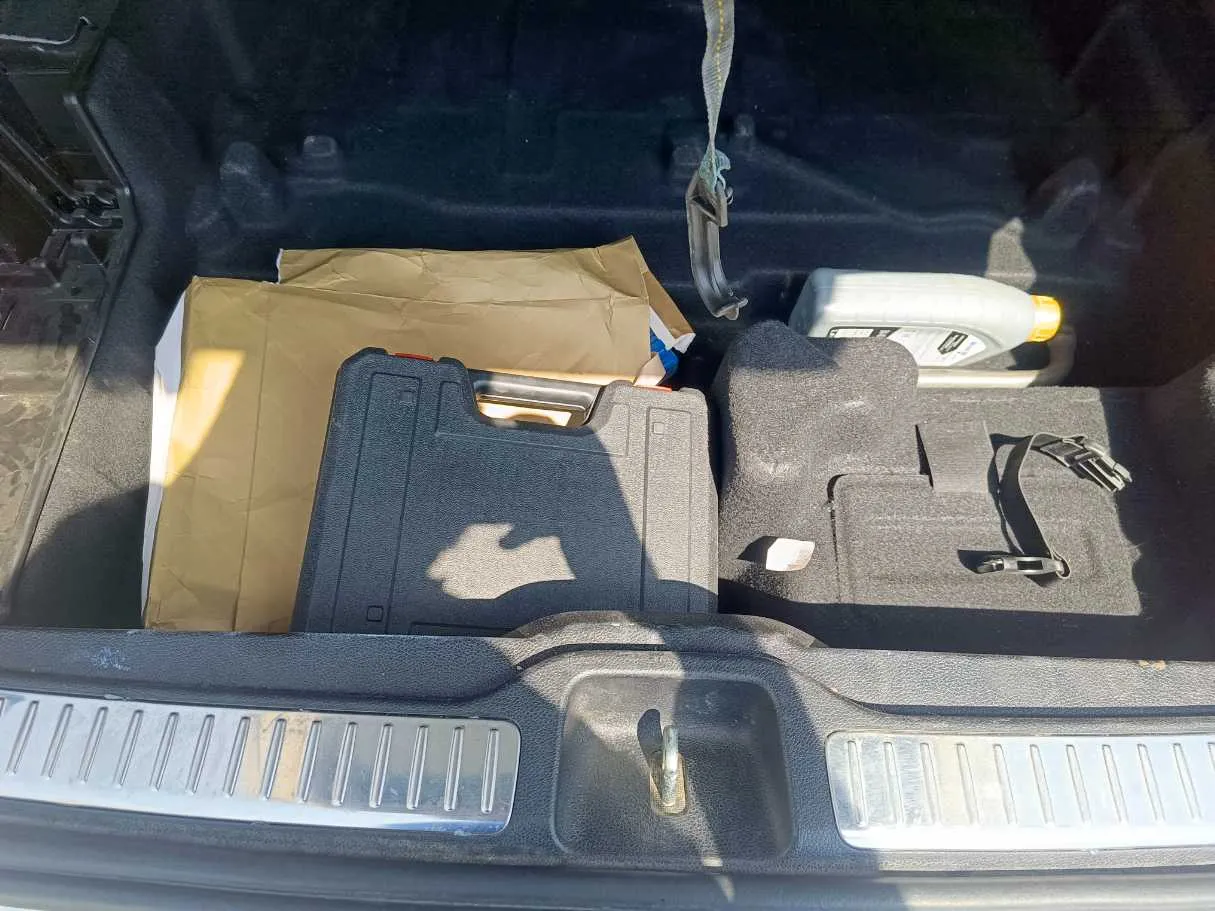 Car image 27